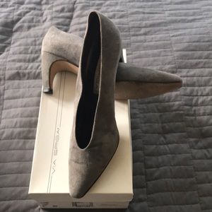 Suede pumps